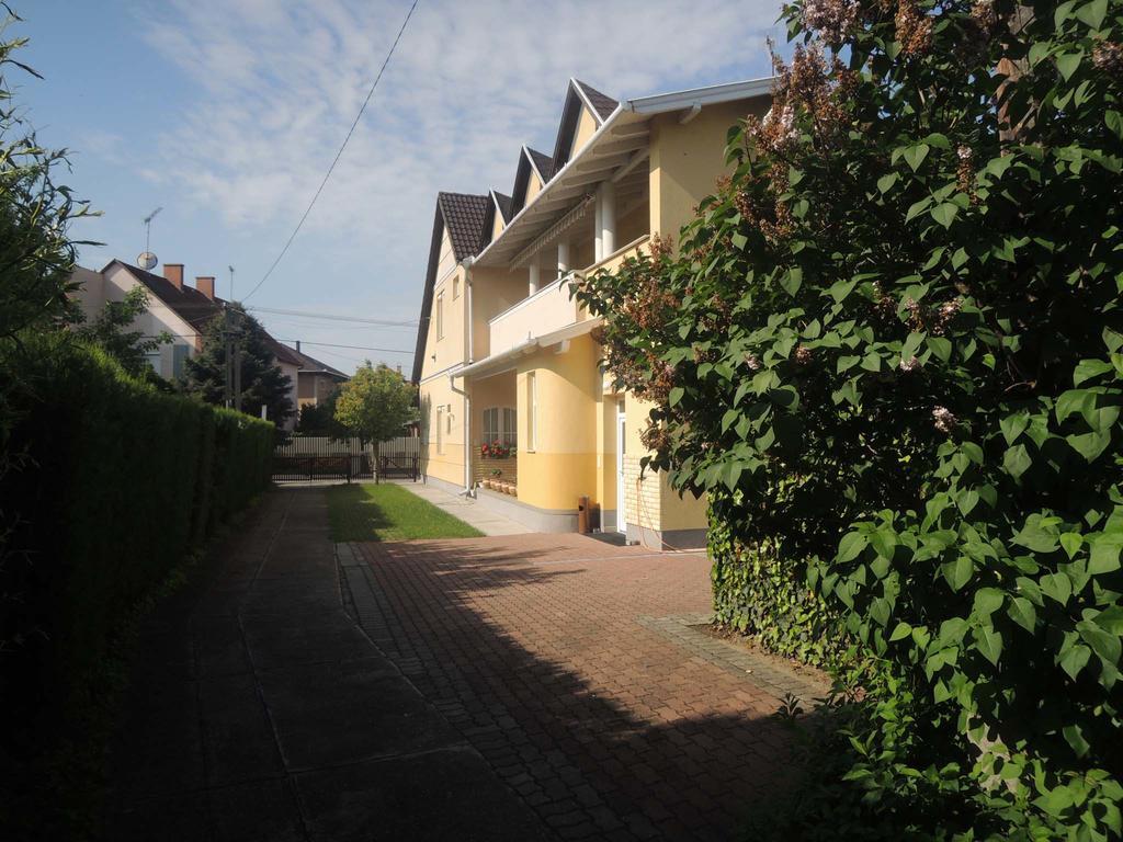 Panzio Status Apartment Hajduszoboszlo Exterior photo