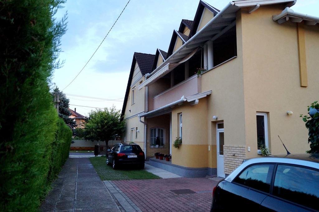 Panzio Status Apartment Hajduszoboszlo Exterior photo